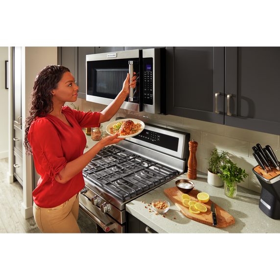 Four à micro-ondes de 30 po avec puissance de cuisson de 900 watts et 7 fonctions de capteur KitchenAid® YKMHS120ES