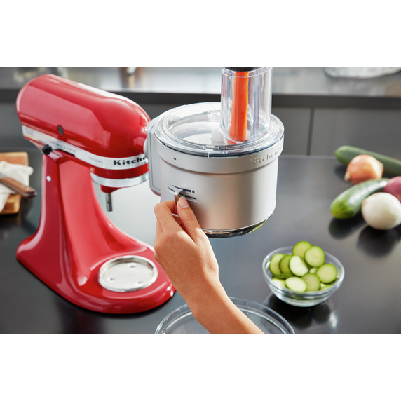 Accessoire robot culinaire avec ensemble de tranchage en dés de style commercial. KitchenAid® KSM2FPA