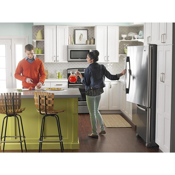 Réfrigérateur à congélateur inférieur Amana® de  33 po avec tiroir coulissant EasyFreezer™ − capacité de 22 pi³ ABB2224BRM Réfrigérateur à congélateur inférieur Amana® de  33 po avec tiroir coulissant EasyFreezer™ − capacité de 22 pi³ ABB2224BRM