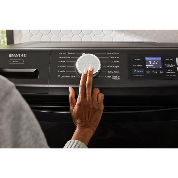 Maytag® Laveuse à chargement frontal intelligente Animal Pet Pro - 5.8 pi cu (C.E.I.) MFW7020RU