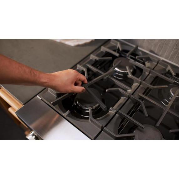 Cuisinière au gaz de style commercial à 6 brûleurs avec mode de friture à air sans préchauffage KitchenAid® de 36 po KFGS936SSS