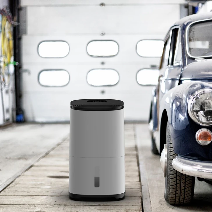 MeacoDry Arete One 20L Dehumidifier / Air Purifier in Garage