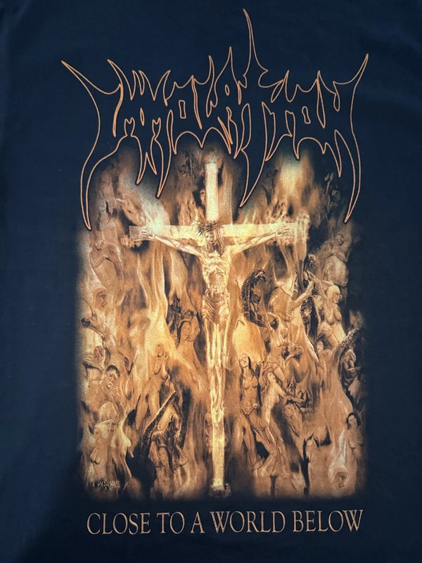 T-Shirt: "Close To A World Below"