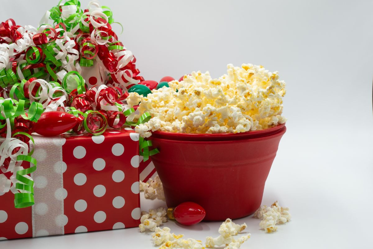 Why Holiday Popcorn Are Perfect Gifts for Friends and Neighbors