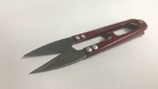 Mini Handheld Sewing/Embroidery Thread Cutter Snips (Red)