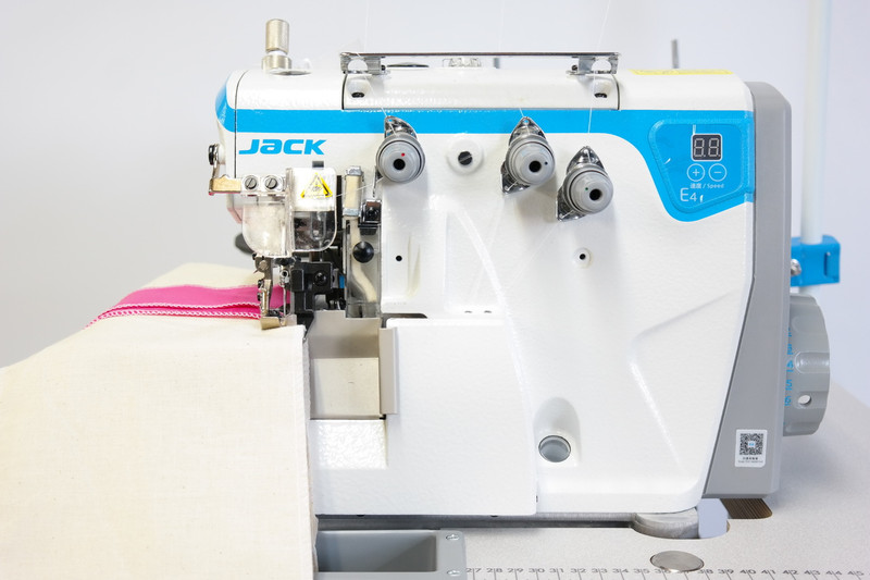 Jack E4S-3 Industrial 3 Thread Overlock Machine Small Table