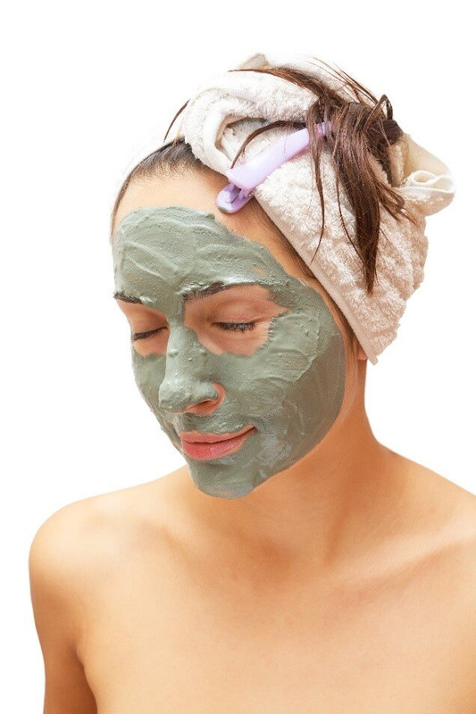 Homemade body scrub using seaweed powder