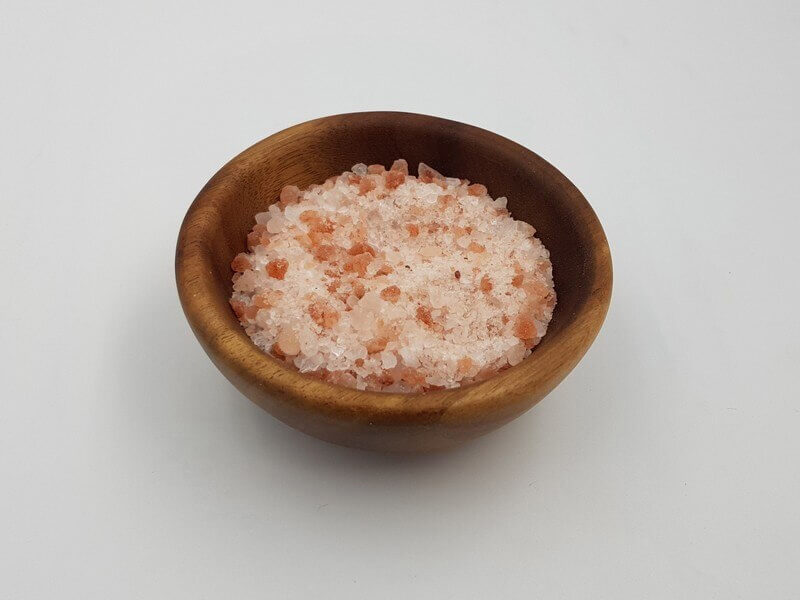 7 benefits of a Himalayan pink salt bath