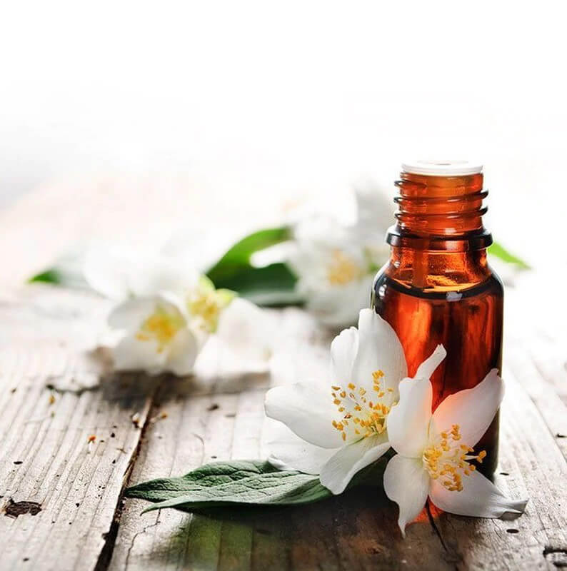 Essential oils different notes and mixing with butters