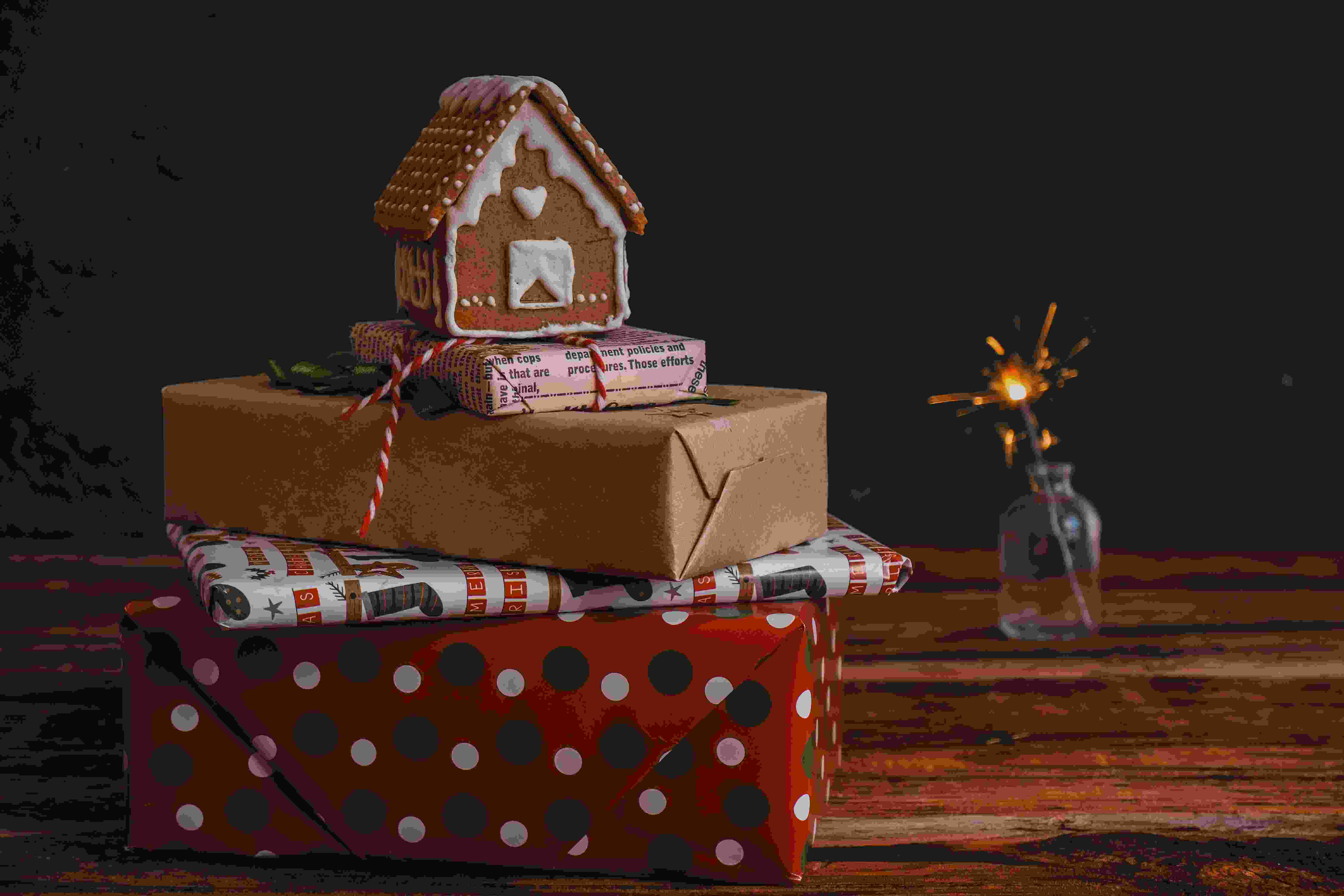 Festive Aromas: Essential Oils to Get You in the Christmas Spirit