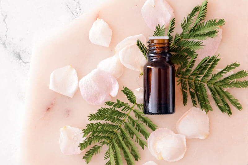 KEY QUALITIES OF FRAGRANCE OILS SUPPLIERS