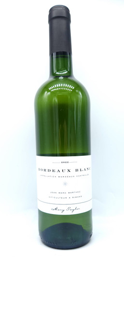An unoaked Sauvignon Blanc channeled through the prism of Bordeaux, with a splash of Semillon adding texture to the freshness with notes of melon and citrus.