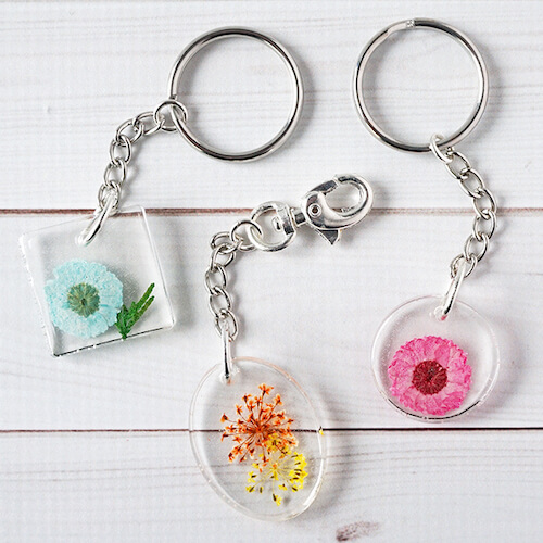Carry a bit of springtime wherever you go with DIY Resin Flower Keychains!