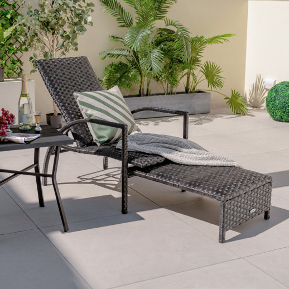 Patio Chaise Lounge Outdoor Rattan Lounge Chair with Retractable Ottoman