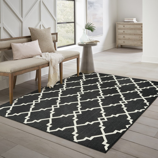 5x8 Black and Ivory Trellis Indoor Outdoor Area Rug