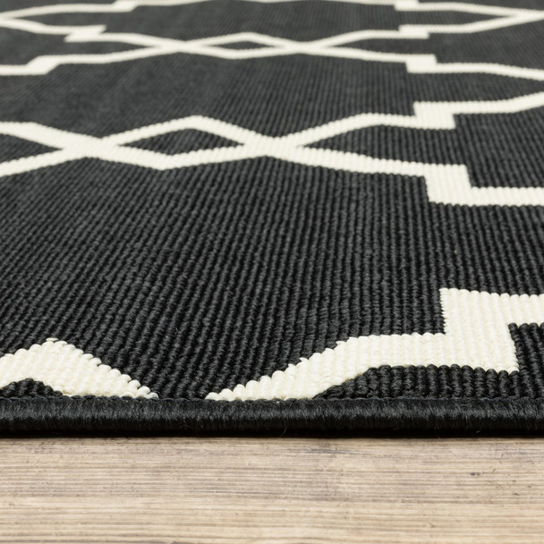 7x10 Black and Ivory Trellis Indoor Outdoor Area Rug