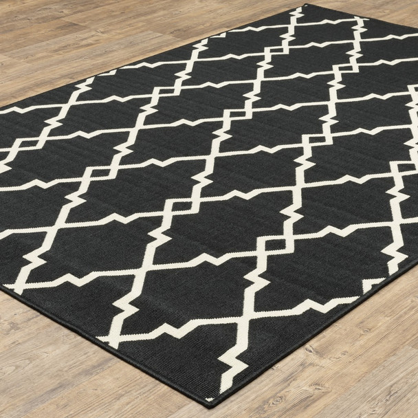 7x10 Black and Ivory Trellis Indoor Outdoor Area Rug