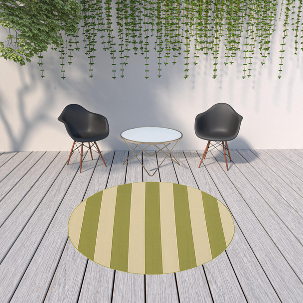 8' Round Green Round Geometric Stain Resistant Indoor Outdoor Area Rug