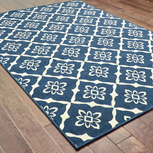 4' X 6' Navy Floral Stain Resistant Indoor Outdoor Area Rug