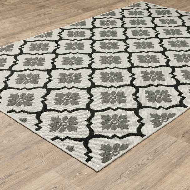 5' X 7' Beige Geometric Stain Resistant Indoor Outdoor Area Rug