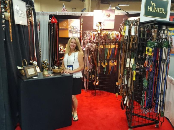 Nimlok 10' Black Velcro Fabric Pop Up Curved Wall Trade Show booth with Shelves