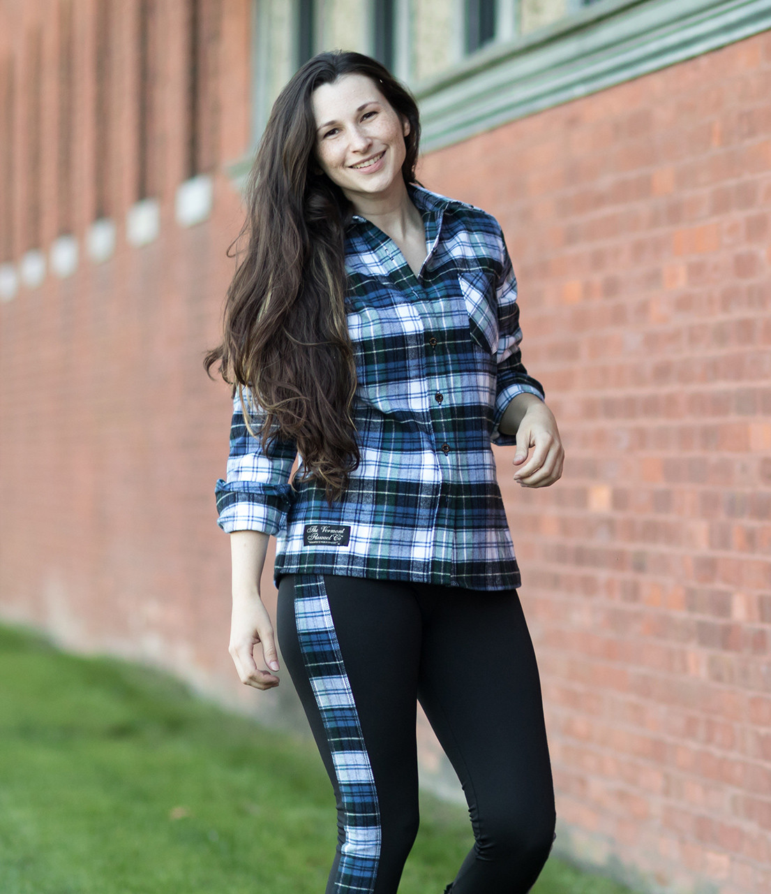 Oversized flannel and leggings  Cute flannel outfits, Outfits with leggings,  Flannel and leggings