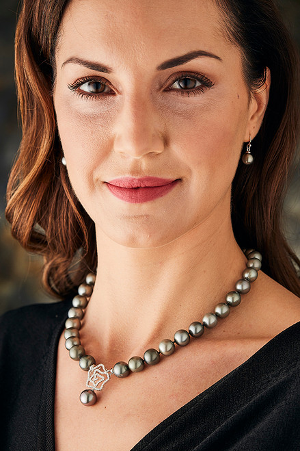 model is wearing 18" Tahitian Dreams Pearl Necklace
