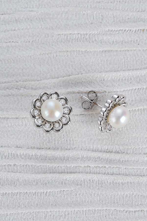 Pearl Flower Stud Earrings