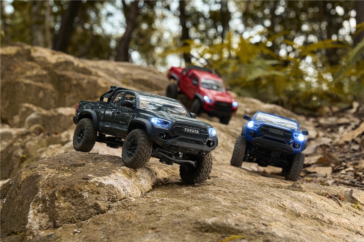 FMS 1:24 FCX24M Toyota Tacoma RTR with 2.4G Transmitter & Receiver, Lipo Battery