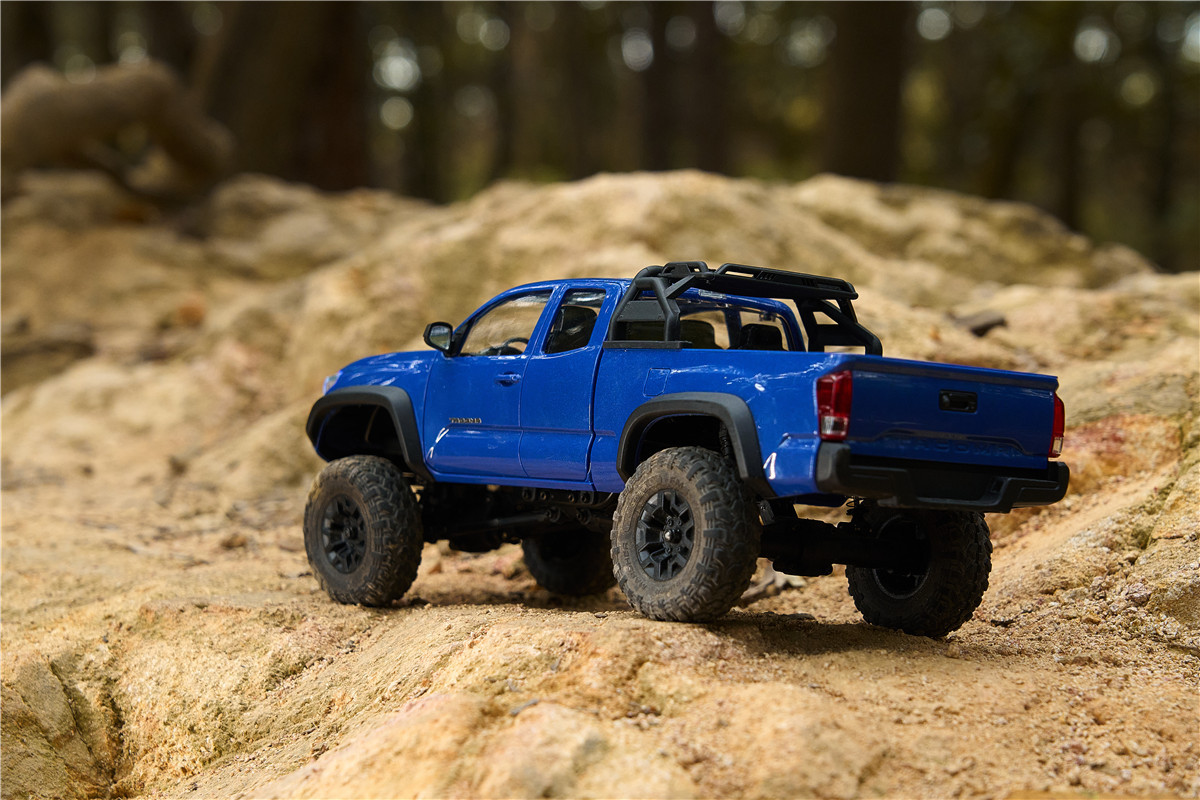 FMS 1:24 FCX24M Toyota Tacoma RTR with 2.4G Transmitter & Receiver