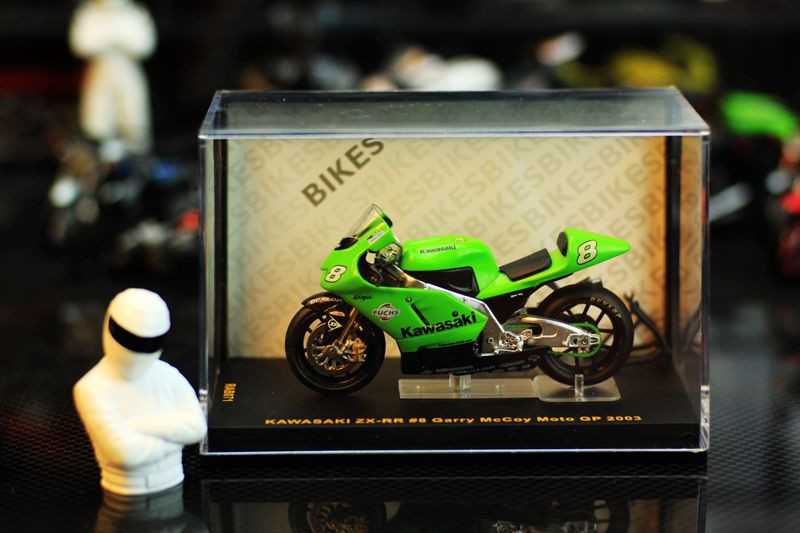 IXO new authentic motorcycle model 1:24 Kawasaki ZX-RR No. 88 GP