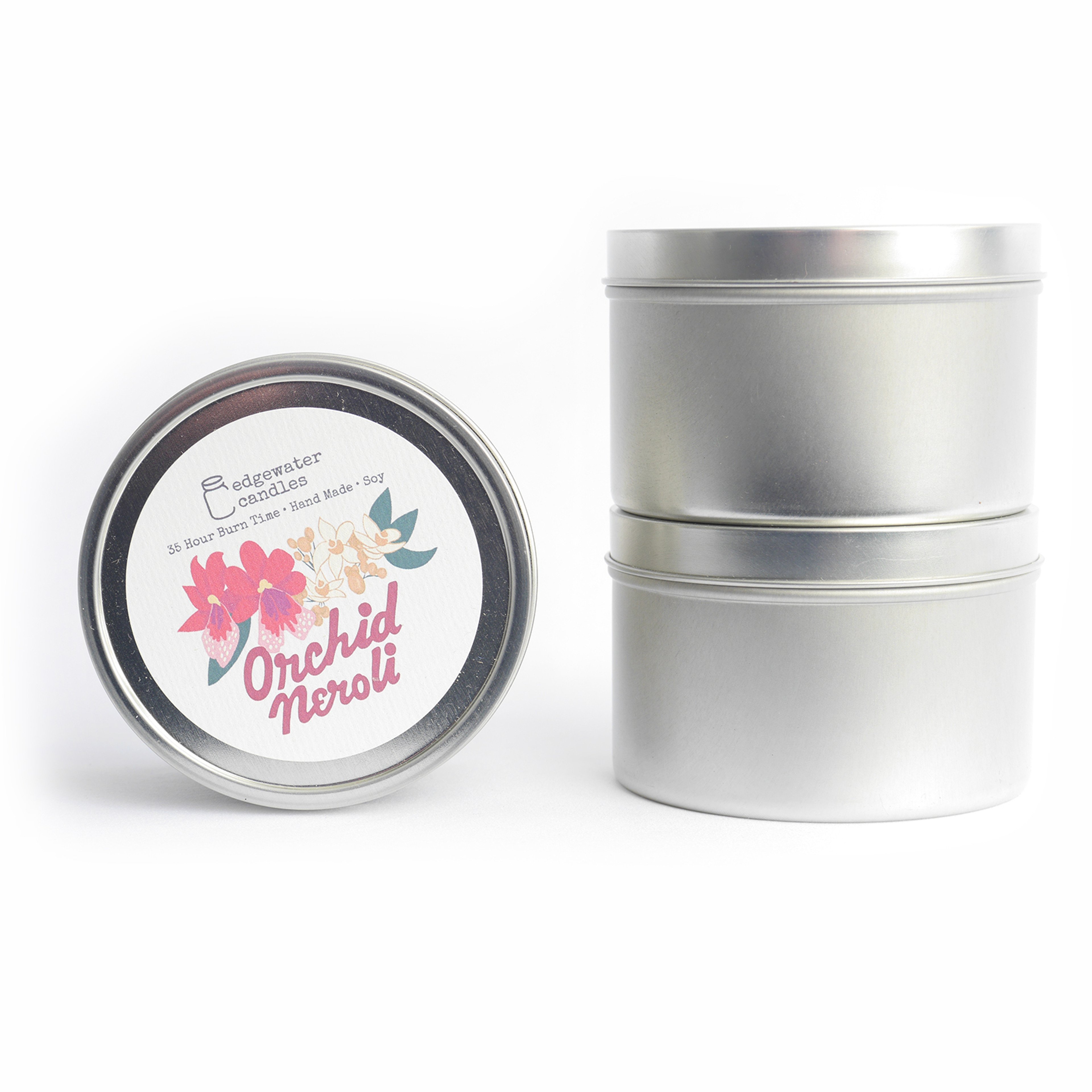 Two very distinct blossoms create a wonderfully unpredictable combination in this richly seductive fragrance.