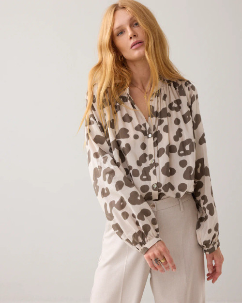 AIRY WIDE-FIT BLOUSE