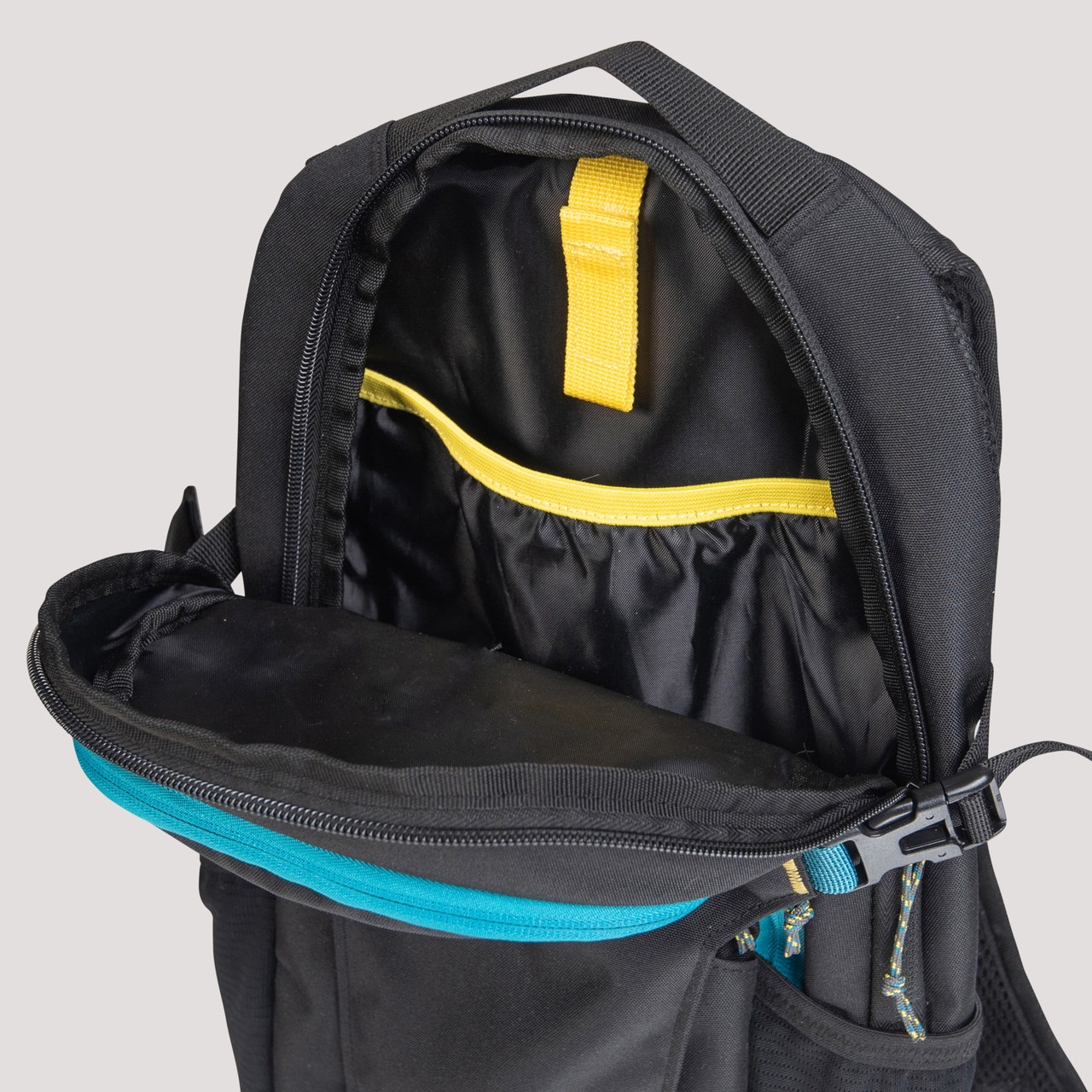 The bag come without a hydration bladder