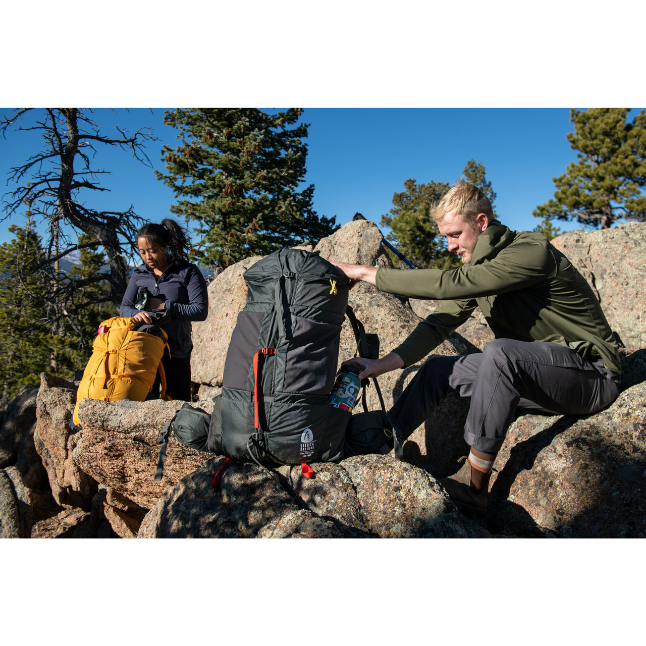 Sac à dos Sierra Designs Flex Hike 20-30 couleur Peat/red