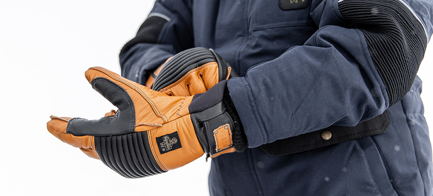 TOP 4 THINGS TO LOOK FOR IN WATERPROOF GLOVES - RefrigiWear