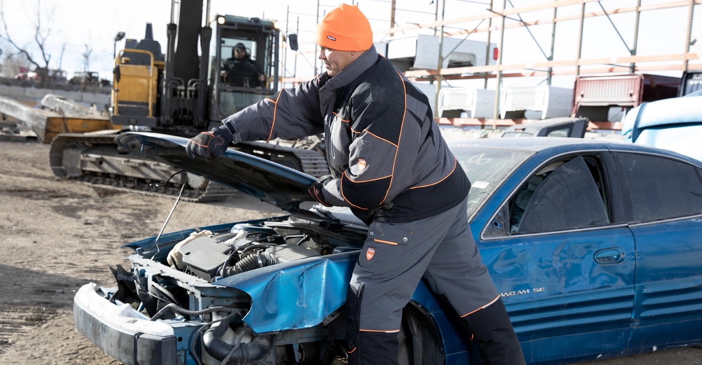 Each Premium Jacket from RefrigiWear has a durable, flexible outershell that holds up to tough jobs like yours without limiting your freedom to move. 