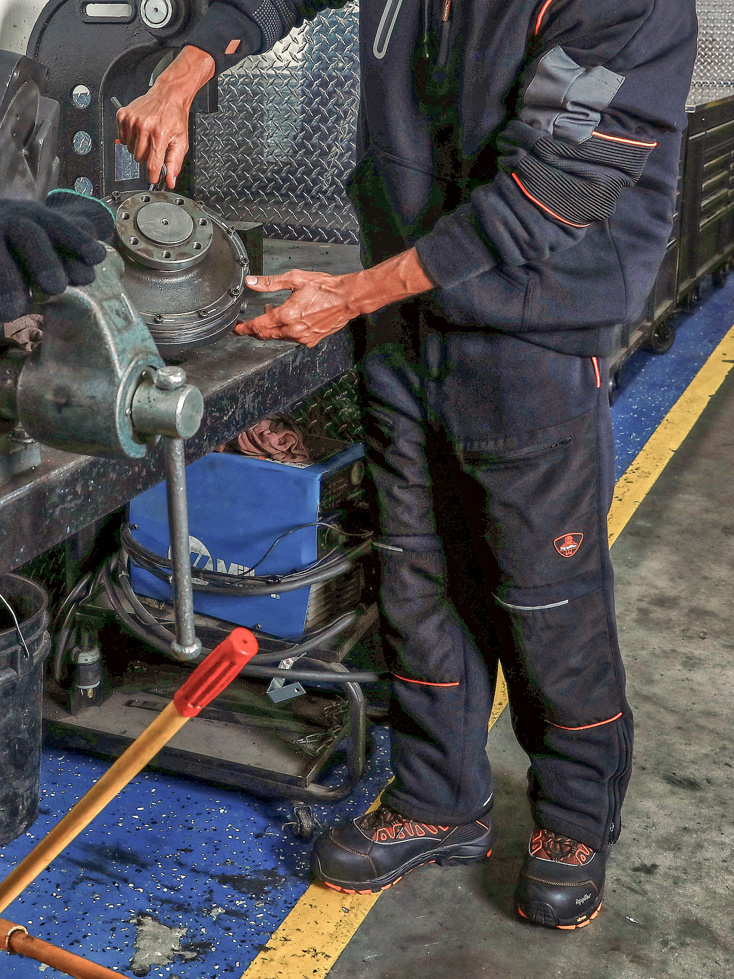 完売品　新品　BRIEFING　WARM LOGO LINE PANTS PolarForce® Sweatpants (7440) | RefrigiWear