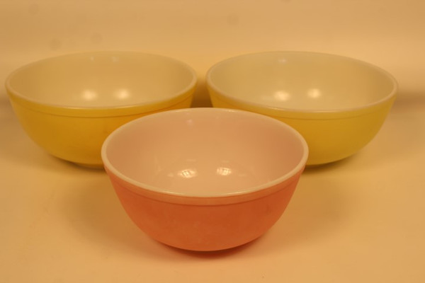 Vintage Pyrex Mixing Bowls set of 3