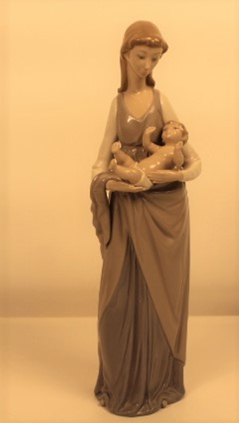 Vintage Lladro' 5086 "Mater Amabilis"