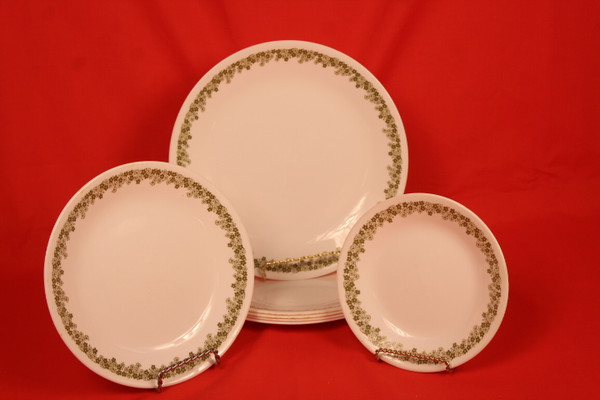Vintage 7 pc. Corelle Green Daisy Plates