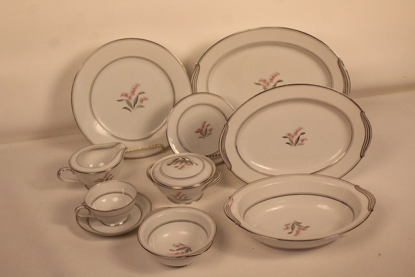 44pc Noritake "Crest"