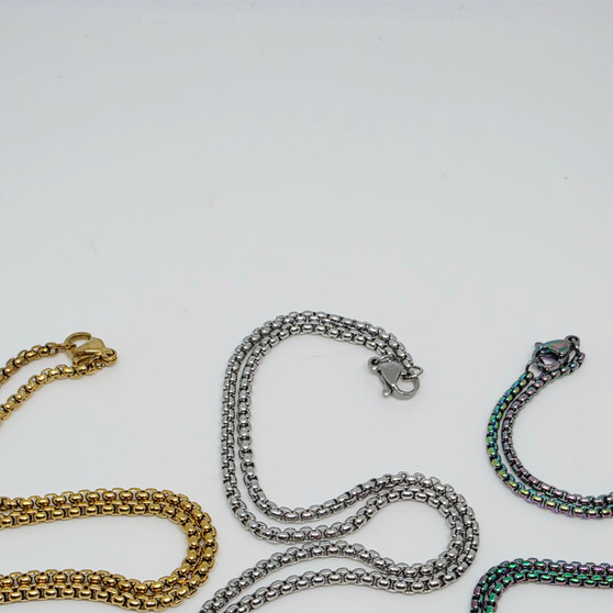 Sleek Box Chains move comfortably over the skin. Available in gold, silver, rainbow. 70cm in length, enough to slip over most heads. Lobster clasp to fasten.