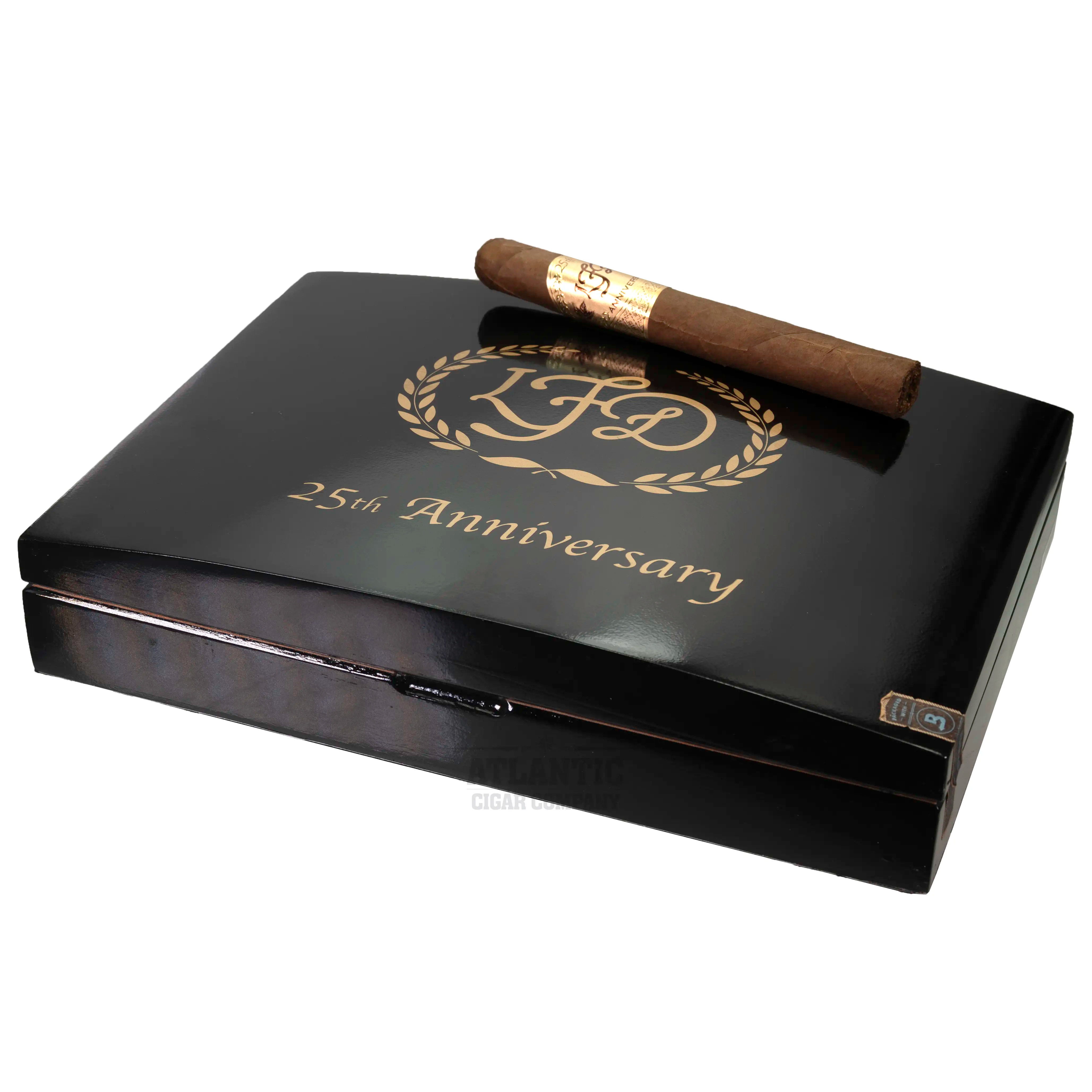 La_Flor_Dominicana_25th_Annive