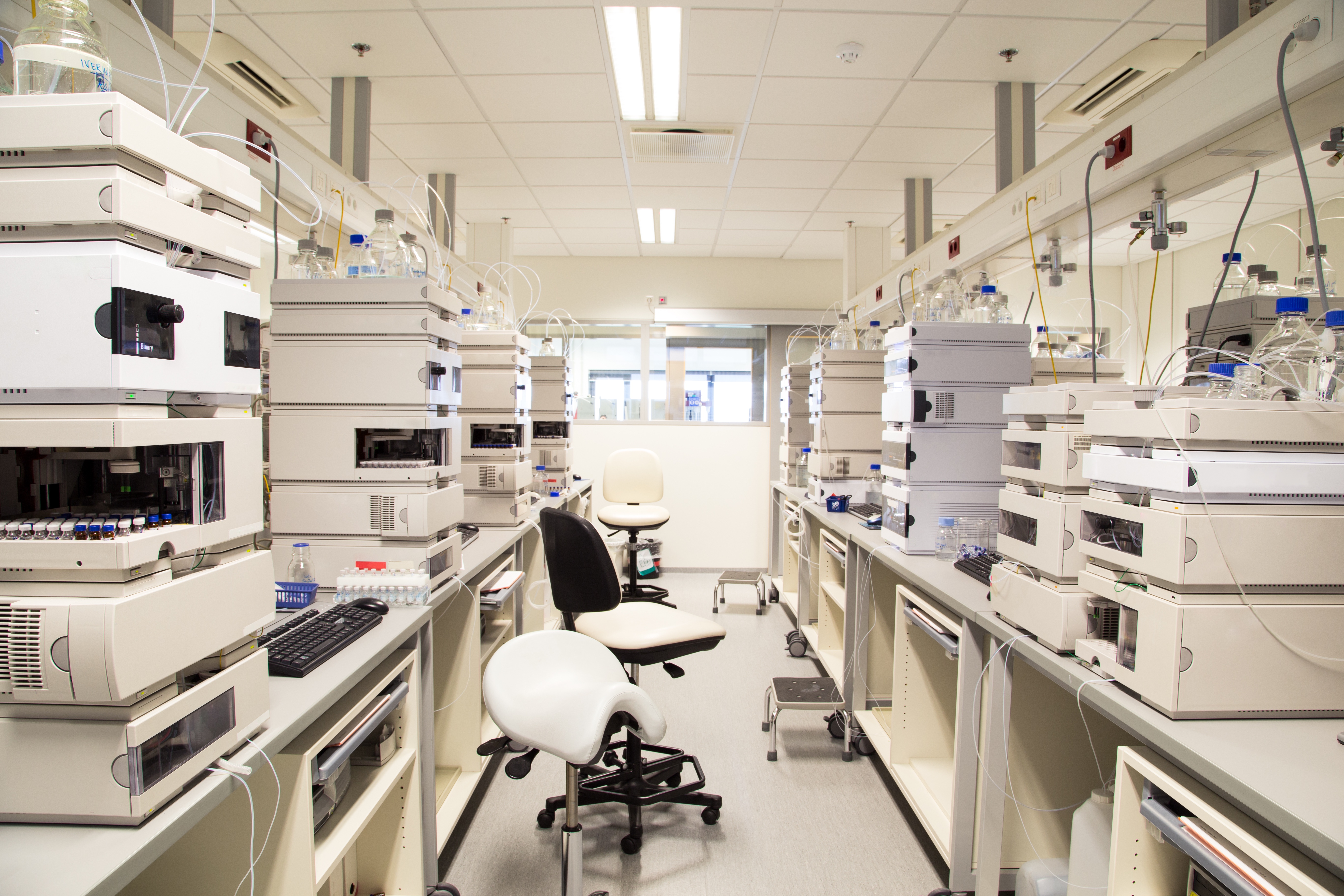 Seismic Mitigation Products for Protecting Labs, Hospitals, & Clean Room Environments 