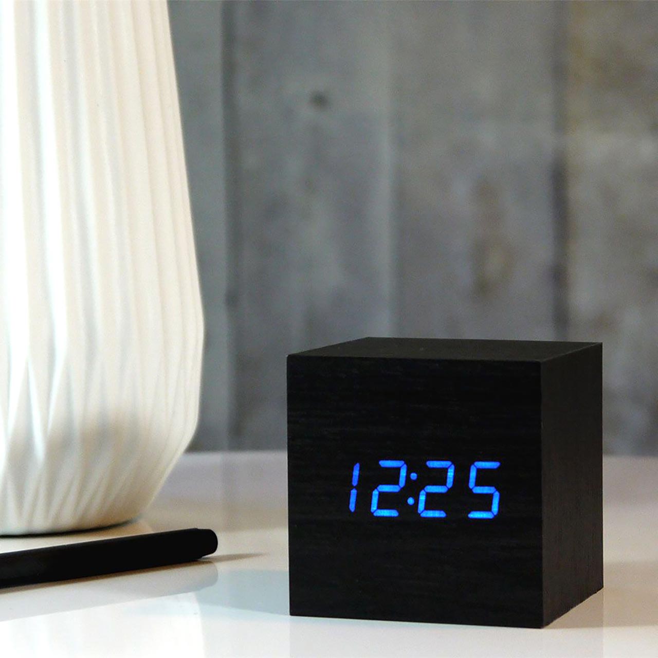 GINKGO cube click clock black / blue LED | the design gift shop