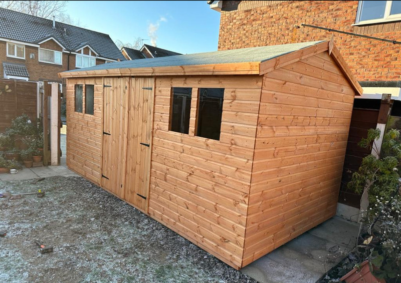 16x8 apex double doors x4 single windows 