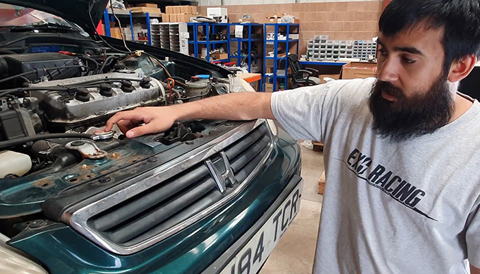 Undoing the radiator cap before draining coolant