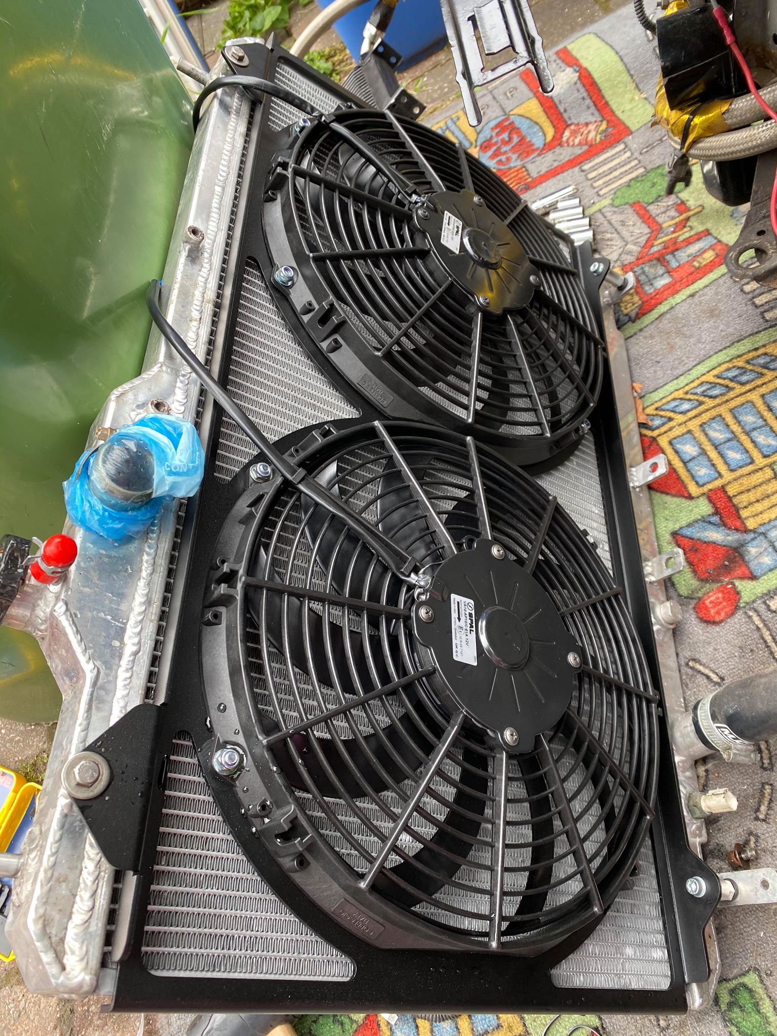 SPAL fans fitted into the Honda Civic FN2 aluminium fan shroud