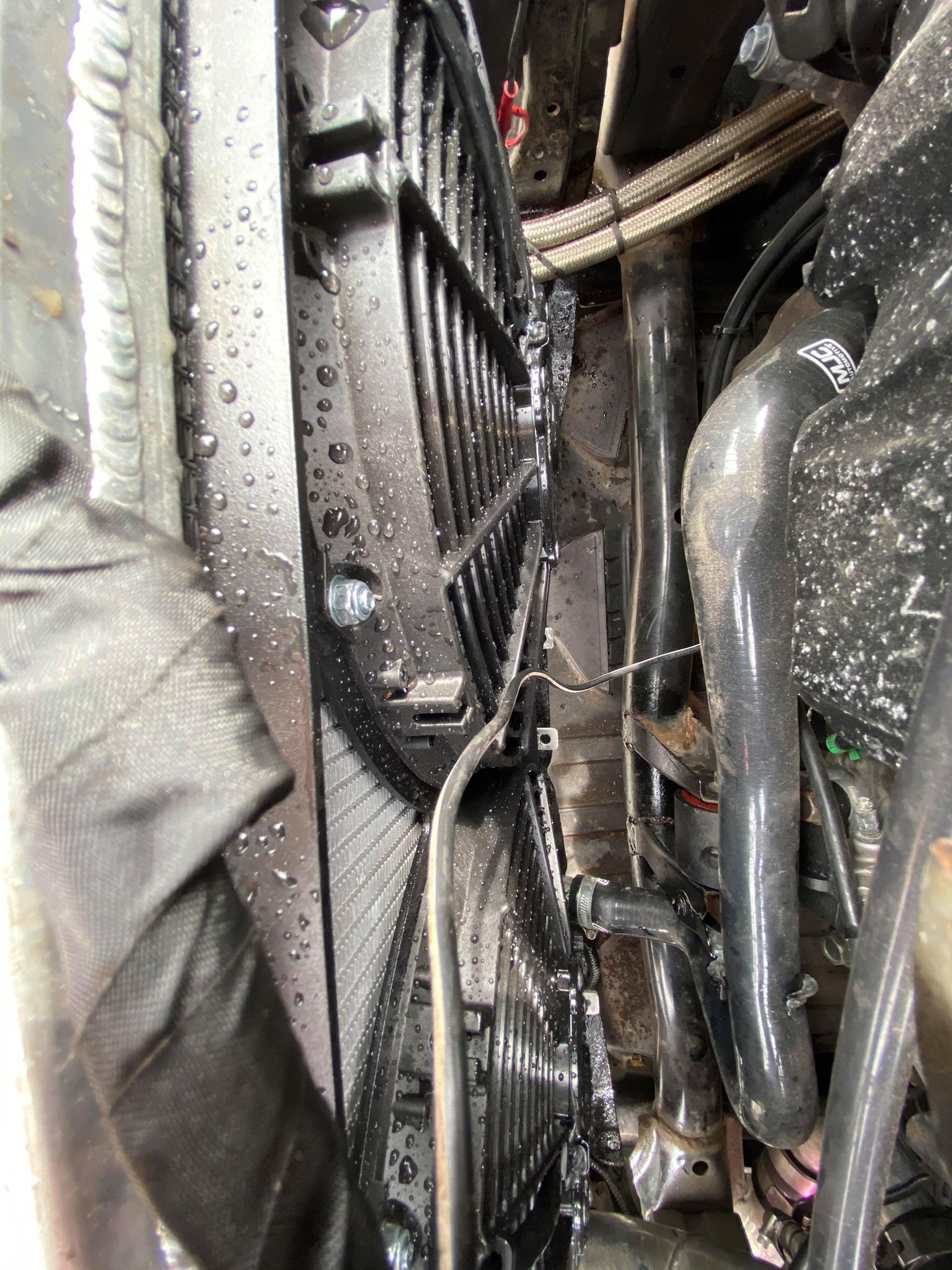 Honda Civic FN2 fan shroud test fitted to the radiator before wiring